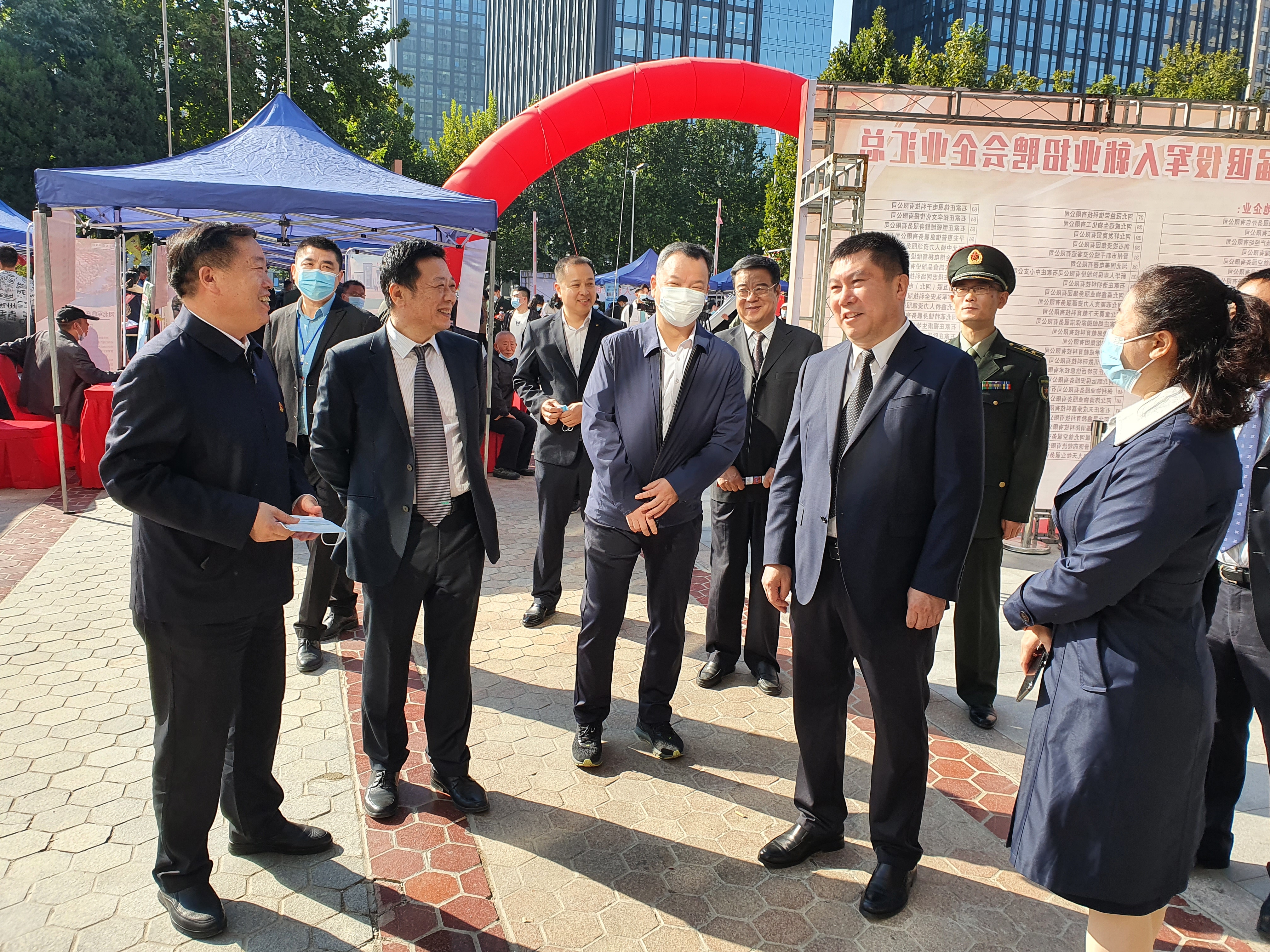 雷火电竞官方网站|石家庄市第三届退役军人就业招聘会暨第二届退役军人创业创新大赛启动仪式在高新区隆重召开(图2)