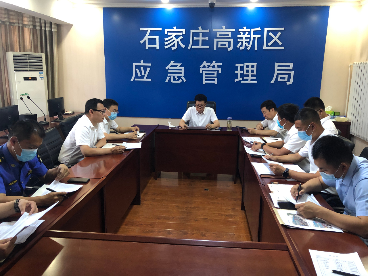 区领导张群书主持召开全区电动自行车充电设施建设工作调度会“bat365官方网站”(图1)